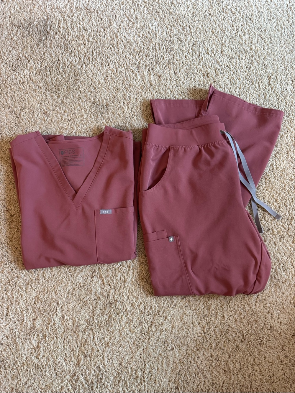 Figs Mauve Pink Woman’s Scrub Set - One Pocket Top & Straight Leg Pants